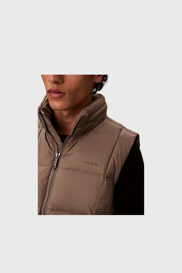 Calvin Klein SVLSS Nylon Quilted Puffer Vest LV04RD509G