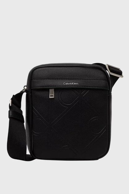 Calvin Klein Emblem Aop Emboss Reporter LV04D3331G