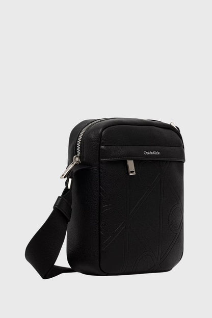 Calvin Klein Emblem Aop Emboss Reporter LV04D3331G